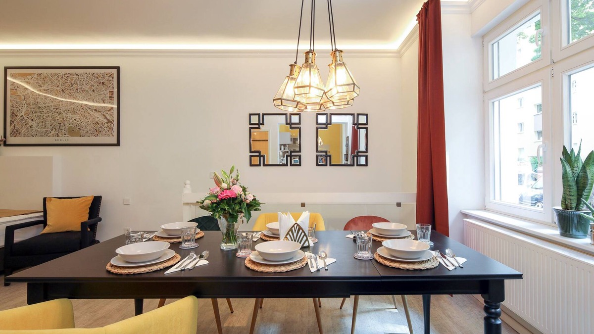 West Berlin Centre Apartment | 5 person old building near Kurfürstendamm