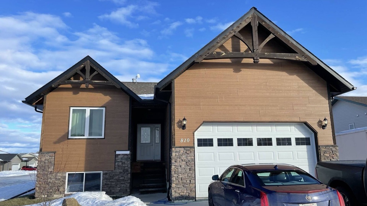 Fox Creek House | 5 rooms for rent in a high end home with shared 5 piece bathroom, huge kitchen