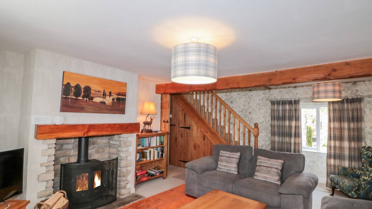 Rosedale Abbey Cottage | 5 ROSEDALE ABBEY, family friendly, with open fire in Rosedale Abbey