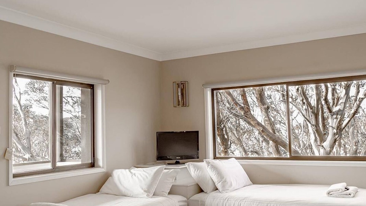 Perisher Valley Hotel | 5 Share - 5 Share Room - Mt Perisher Views