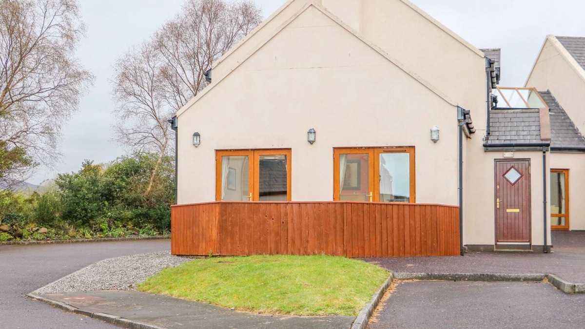 Sneem House | 5 SNEEM LEISURE VILLAGE, family friendly in Sneem, County Kerry