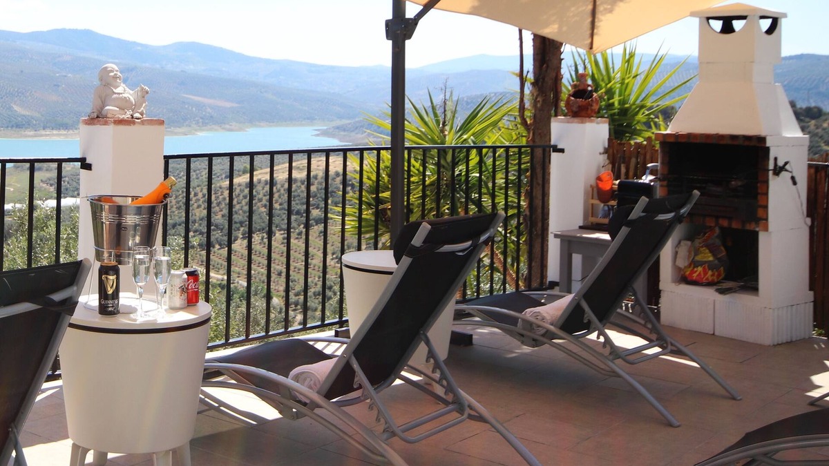 Iznajar Villa | 5 Star, 3 Double Bedroom Villa, with Fantastic Lake Views