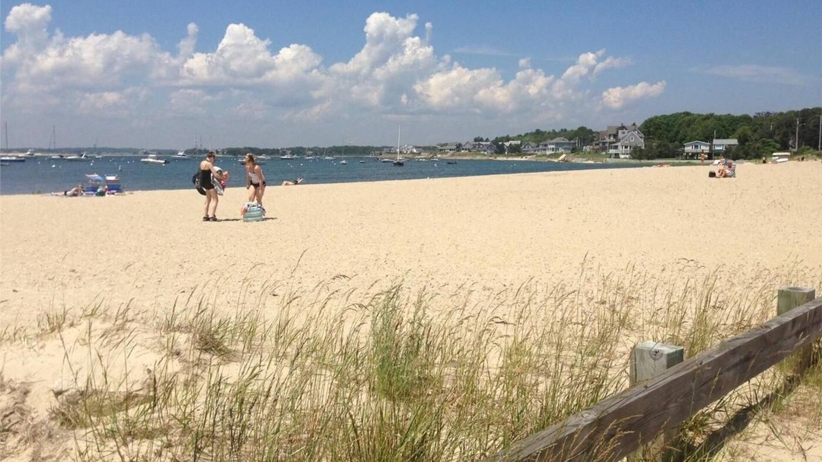 Monument Beach House | 5 Star Accomodations - Less than a mile to Monument Beach