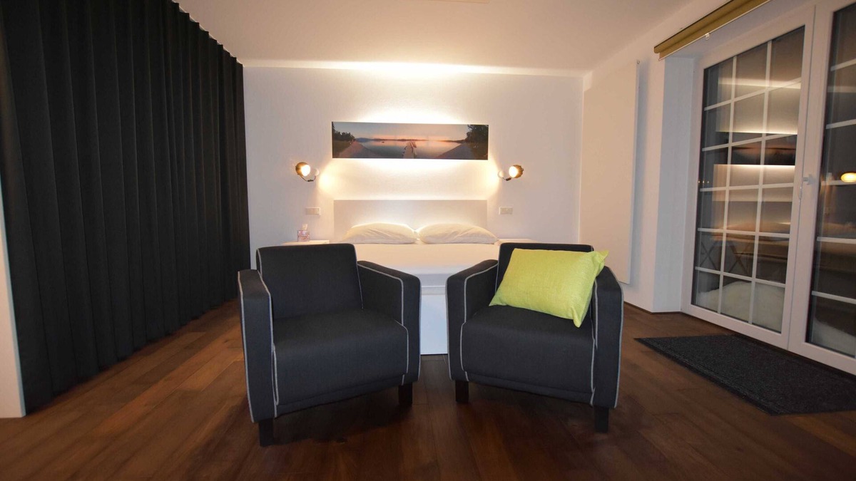 Rimsting Apartment | 5-star - Apartment with balcony in Landhausvilla am Chiemsee