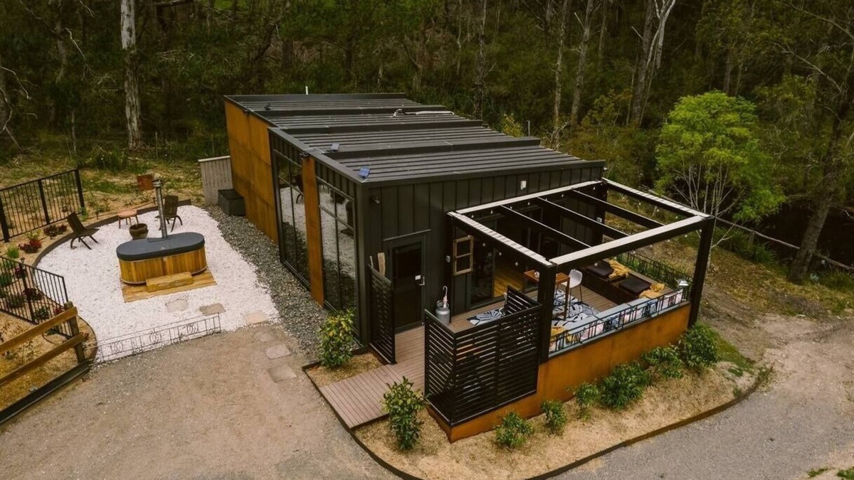 Penrose Cabin | 5 star couples hideaway in the country, enjoy privacy and space - w hot tub