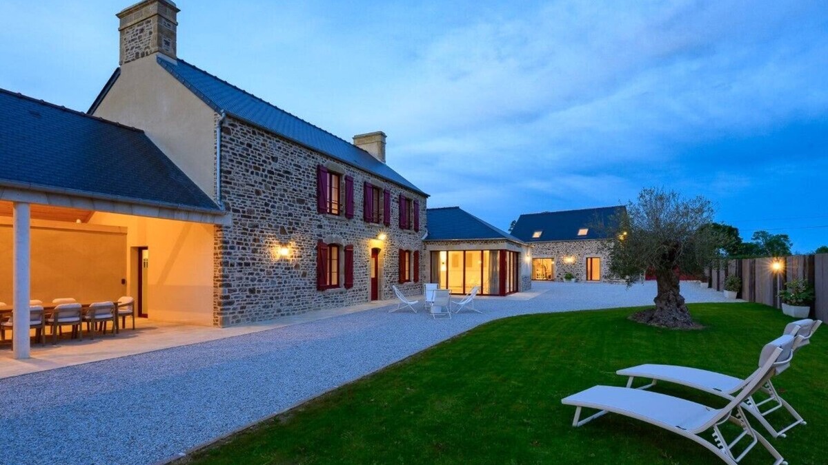 Saint-Sauveur-le-Vicomte House | 5-star gîte with indoor pool, spa, sauna, gym and games room