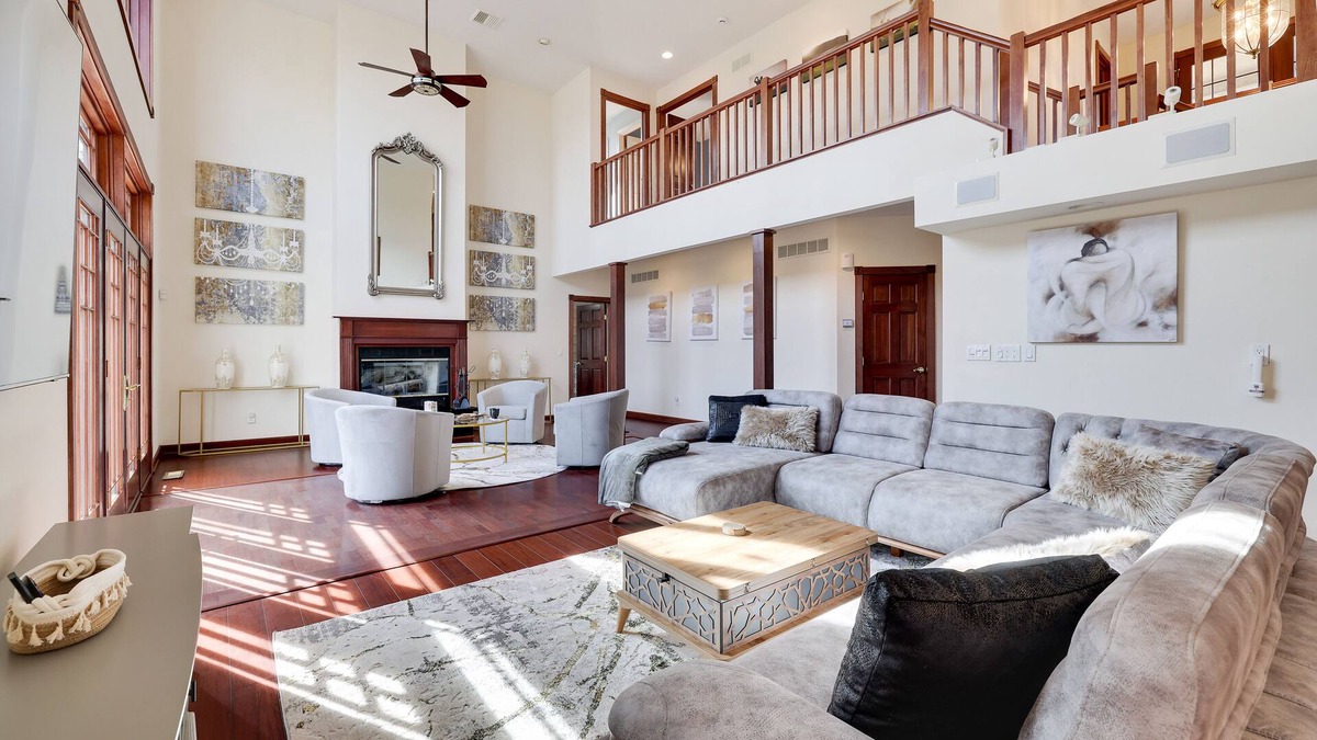 Pocono Pines Villa | 5 Star Golf Resort Villa in the ♥ of Poconos Hot tub-Sauna-Game Room