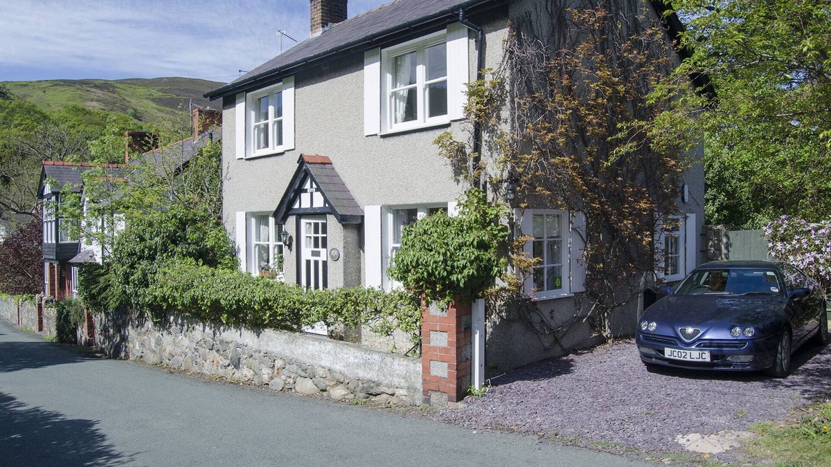 Penmaenmawr Cottage | 5 Star home from home in Snowdonia - where the mountains meet the sea