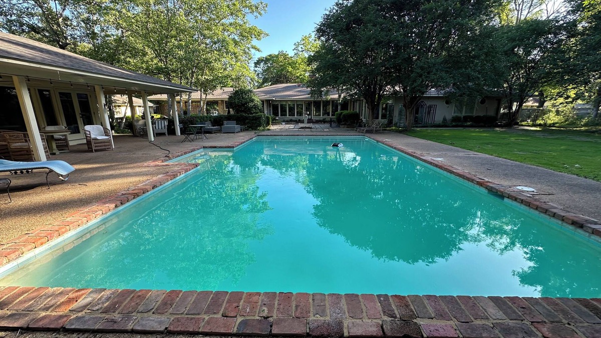 Clarksdale House | 5 Star Living in the BirthPlace of the Blues! Luxury 6 BR, 2 BA w/Pool & Sauna.