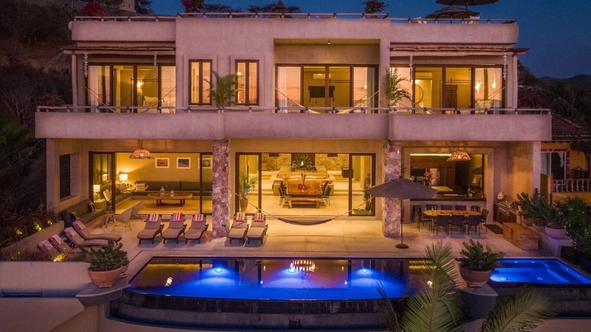 North End Villa | 5 Star Luxe, Ocean Views, Walk to Beach & Village, Full Staff, 8-10 BR Rates