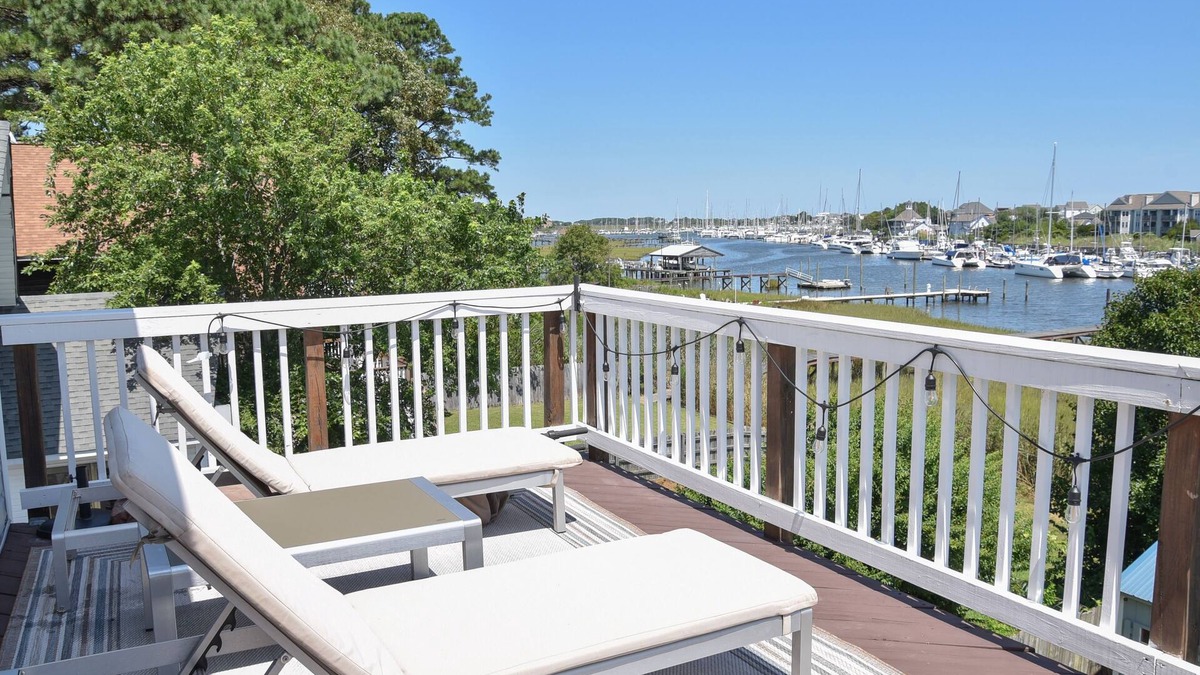 Buckroe Beach House | 5-Star Luxe private 2700sq ft retreat half acre w breathtaking views of Beach.
