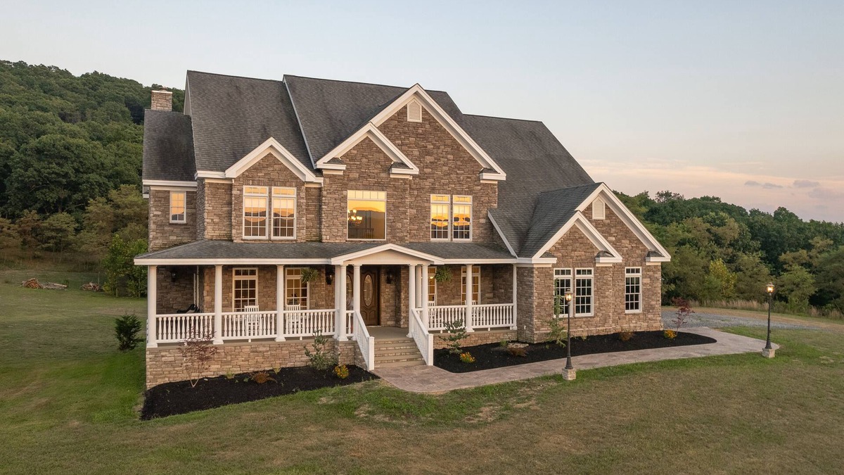 Clearville House | 5 -Star Luxury Mountain Getaway - Grandview Lodge - HEATED POOL IS OPEN !