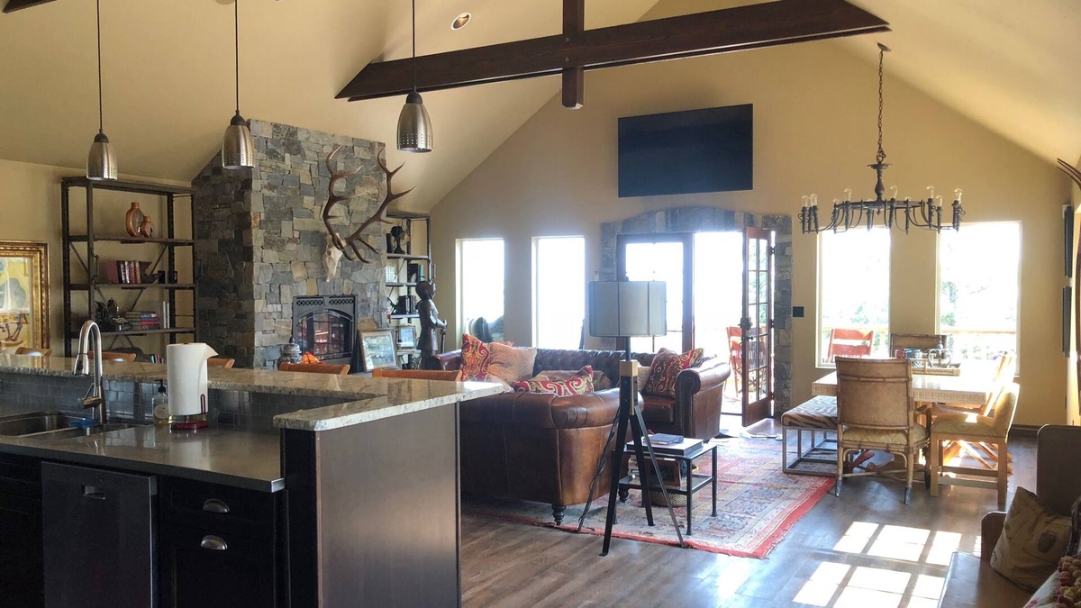 Somers Cabin | 5 Star Private Gated Luxury 3 Bedrm 2.5 Bath Estate Lodge Lake Views EV Charger