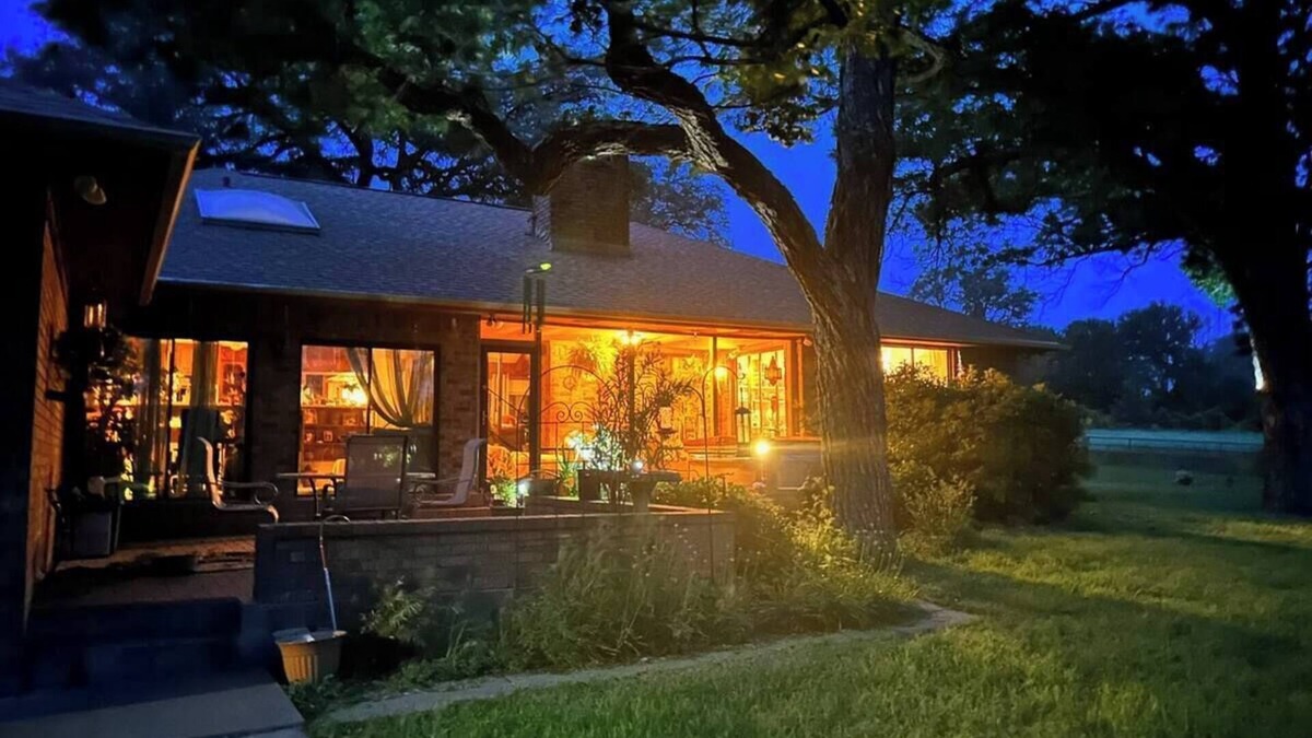 Hamilton Bed & Breakfast | 5 star ranch retreat with a million dollar view