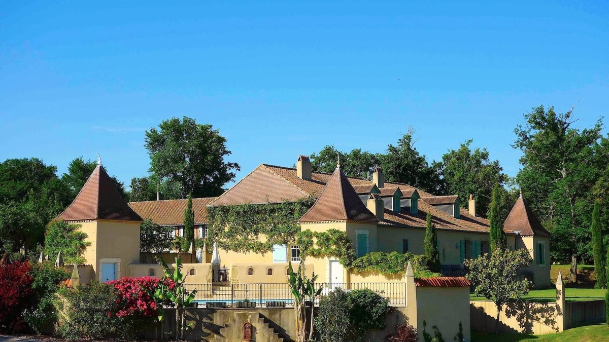 Monfaucon House | 5-star Restored large Country House built in 1838 with private pool