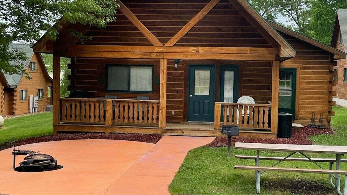 Warrens Villa | 5 Star Reviews! Very Clean!