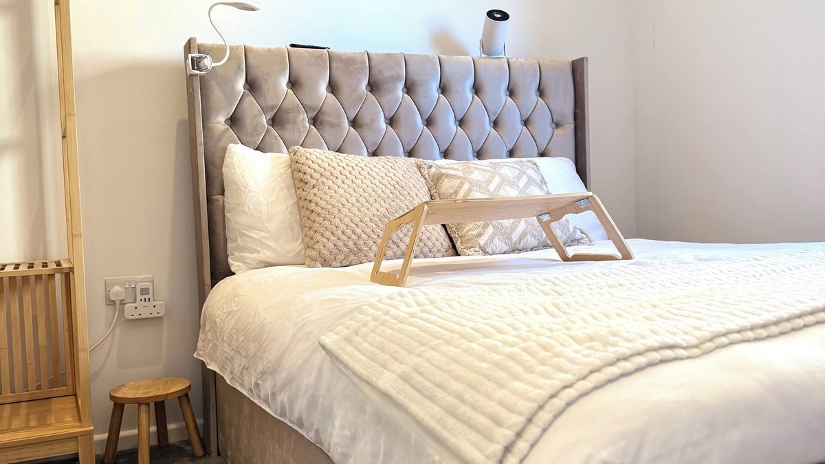 North Woolwich Apartment | 5 Star Room Near London City Airport