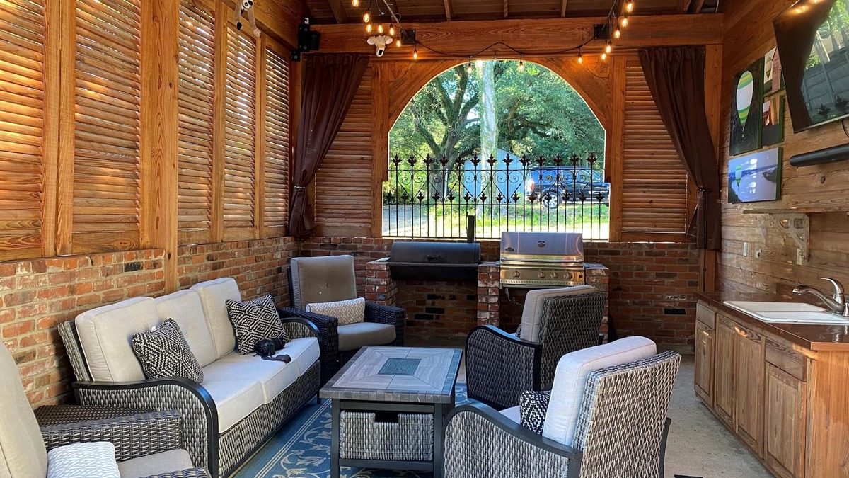 Natchez House | 5-Star Spacious & Private Downtown Natchez Home!