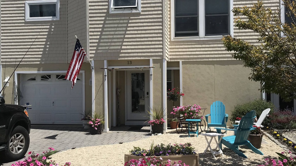 Holgate House | 5 STARS ! LBI BEACH RETREAT ! Text me 9144751235. PET FRIENDLY !