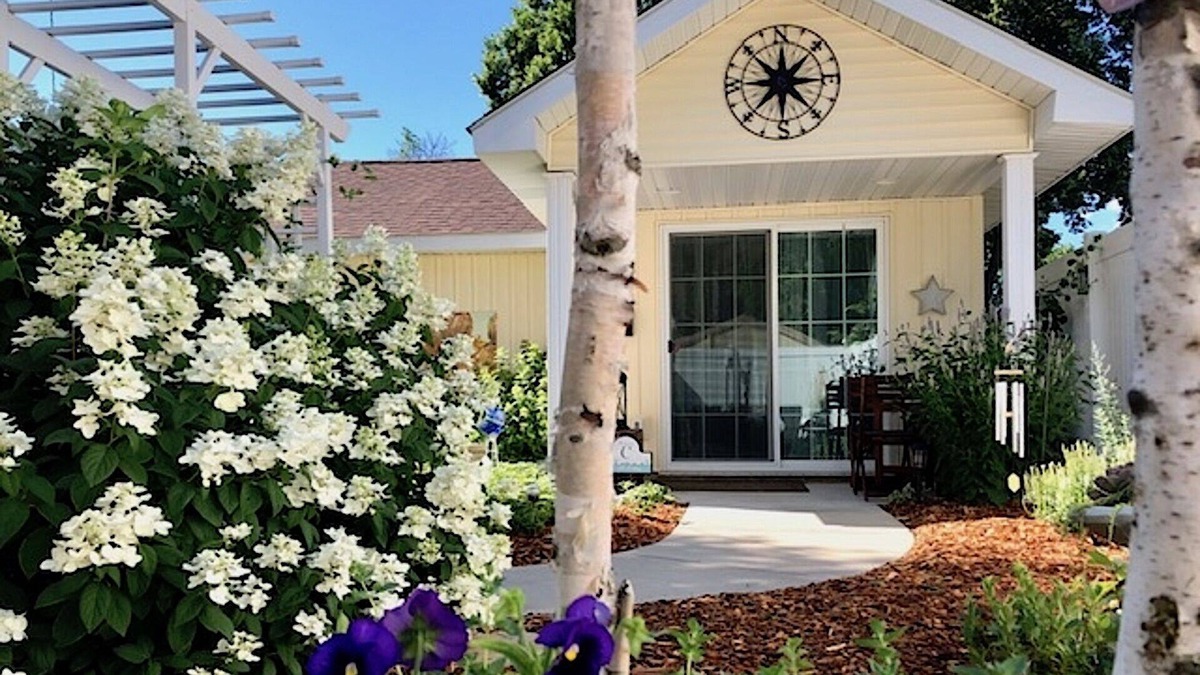 Keewaydin House | 5 STARS! MPLS-ST PAUL "THE COTTAGE" LK NOKOMIS/MNHAHA FALLS/MOA/ONE-LEVEL-LIVING