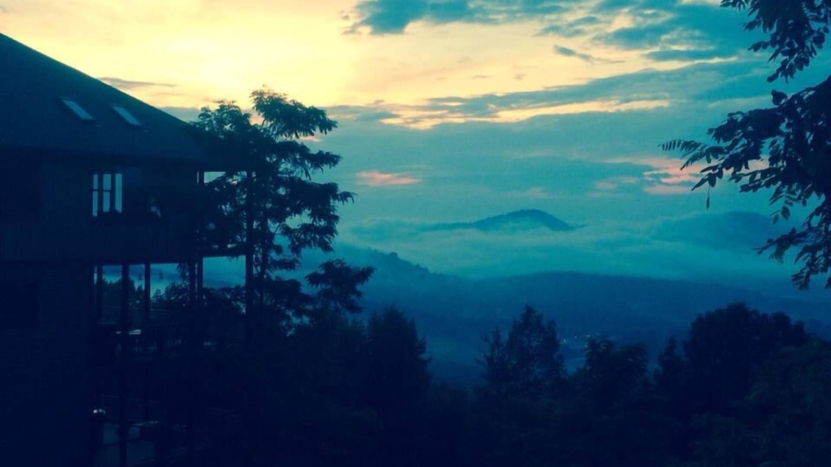 Hiawassee House | 5 STARS! VIEWS! Long Range Views! Luxury but Rustic Mountain Home! @ 2700 ft!
