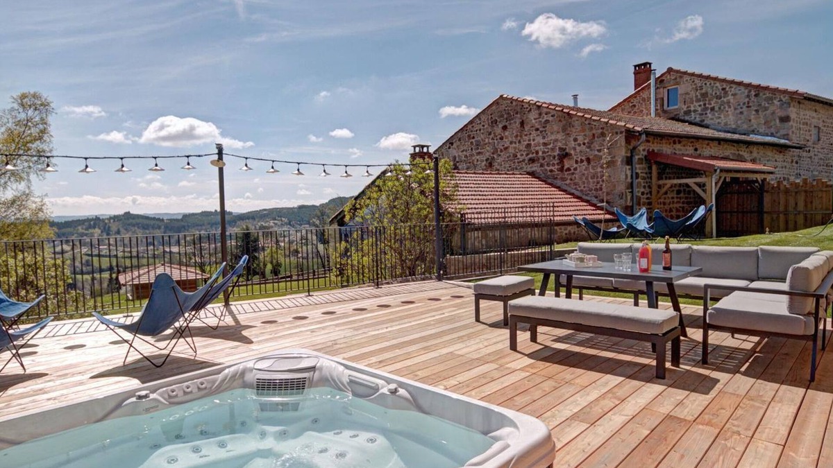 Luriecq Cottage | 5-suite luxury cottage with spa, near hiking trails