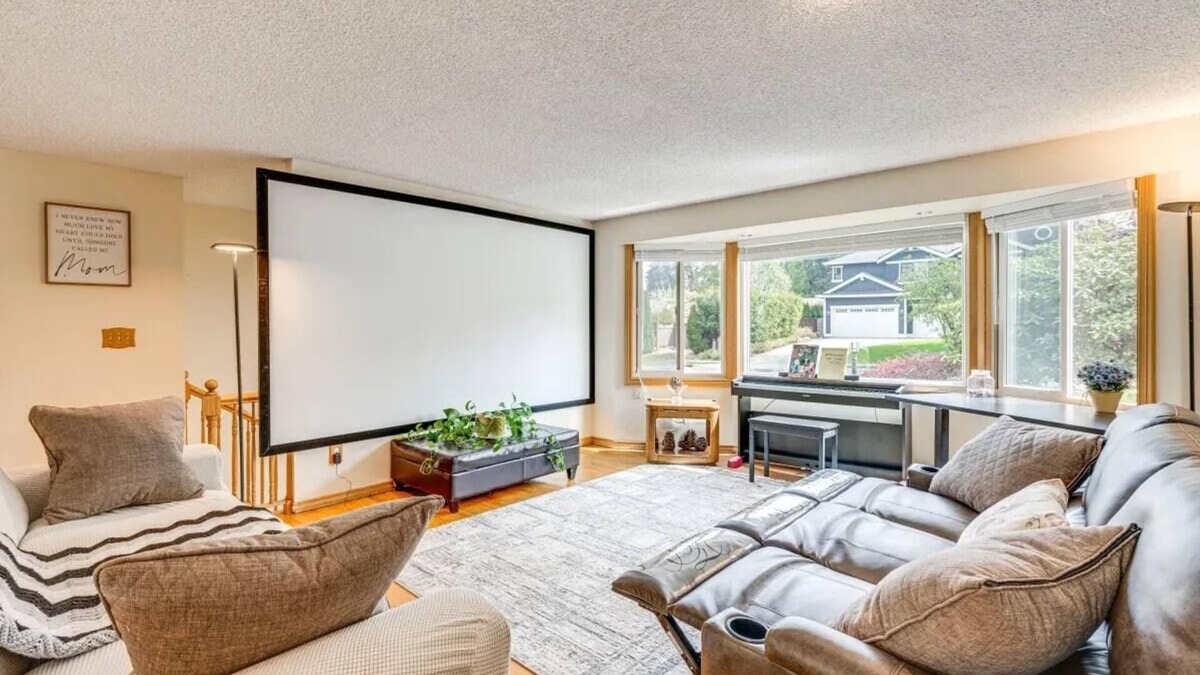 Kirkland House | 5 ⭐ TOP CHOICE ⭐ 6-bedroom home huge backyard