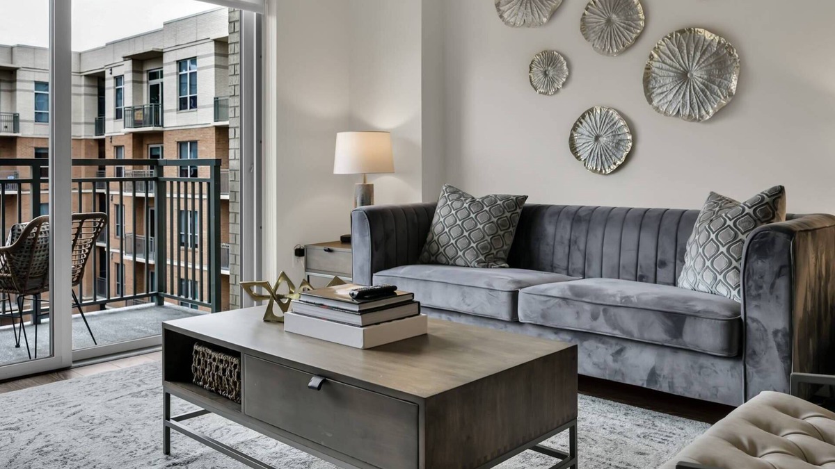 The Woodlands Apartment | 5 ★ Walking Distance to Shops & Restaurants, Lux Amenities, 2 Balconies, King Bed