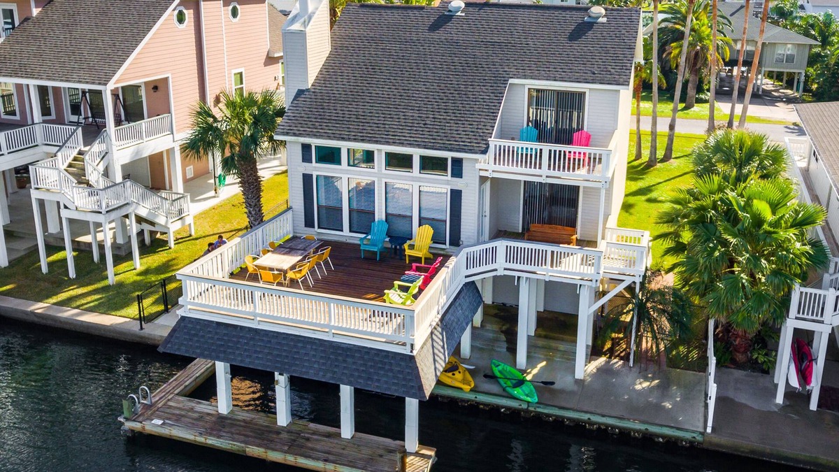 Jamaica Beach House | 5★ Waterfront home! Bikes, kayaks, fishing, fire pit, pickleball! Pets welcome!