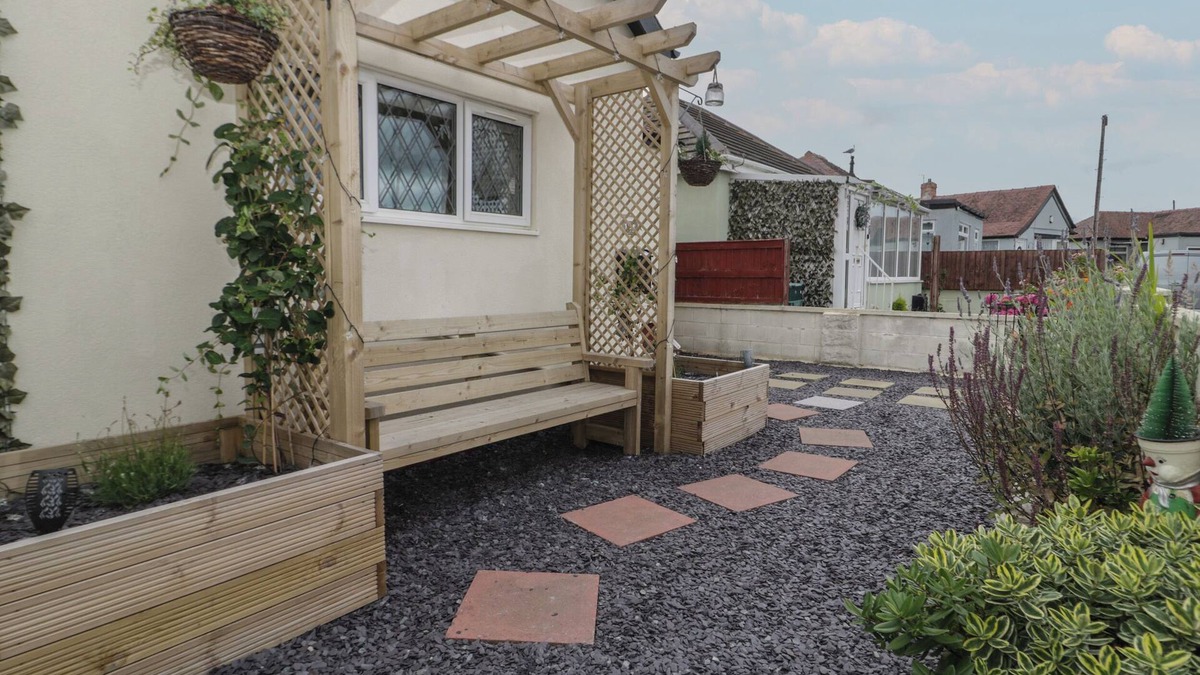 Kinmel Bay Cottage | 5 WOODSIDE AVENUE, pet friendly, with a garden in Kinmel Bay
