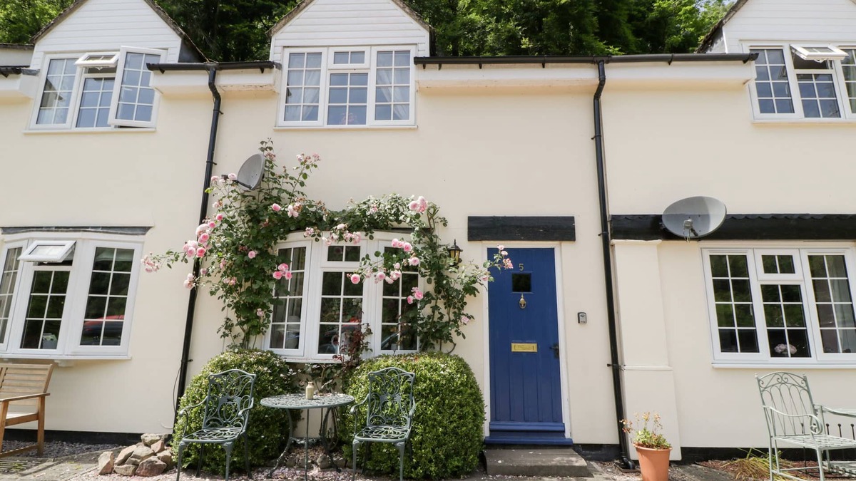 Symonds Yat Cottage | 5 WYE RAPID COTTAGES, pet friendly, with a garden in Symonds Yat