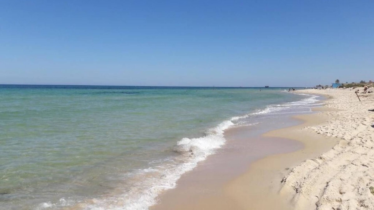 Eastern Khezama Apartment | 50 m to the beach , beach club, restaurants, shoots,shoots, market , police