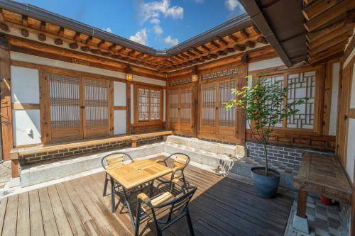 Sajik-dong Apartment | 50 m² Apartment ∙ 2 bedrooms ∙ 5 guests