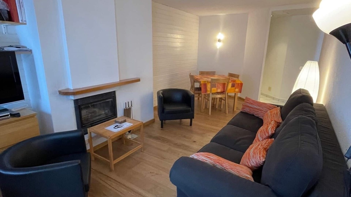 Anzere Apartment | 50 metres from the cable car, apartment with balcony, private collective parking, WIFI