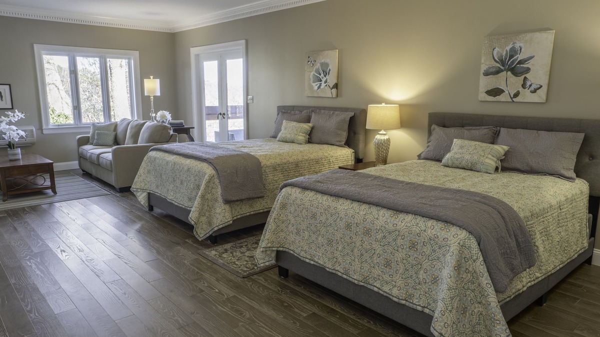 Summerlee House | 50 mile views into NR Gorge, recently renovated, 6000 sq ft