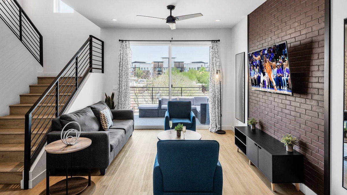 South Scottsdale House | 50 Shades - Heart of Old Town - Putting Green