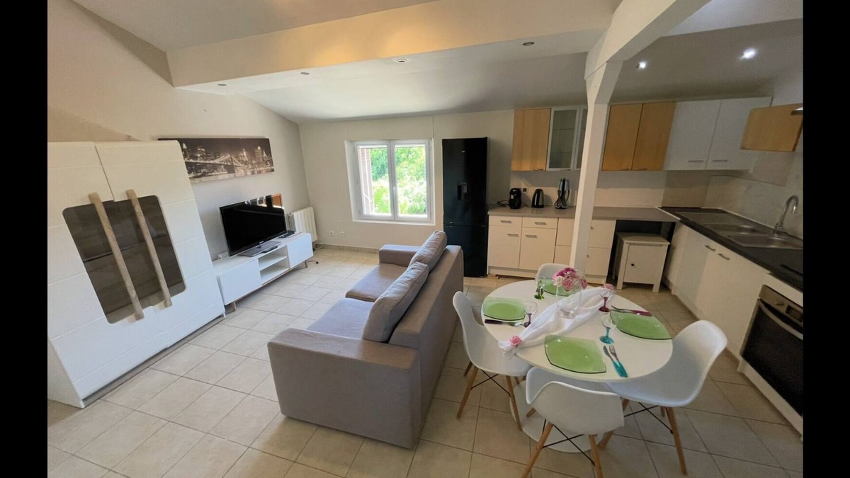 Vaugneray Apartment | 50 sqm apartment in Vaugneray - Quiet, nature and comfort 18 km from Lyon