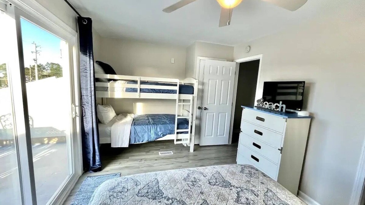 Bel Air House | 50 steps to beach 2 bed 3 bath townhome sleeps 8, close to restaurants and ent.