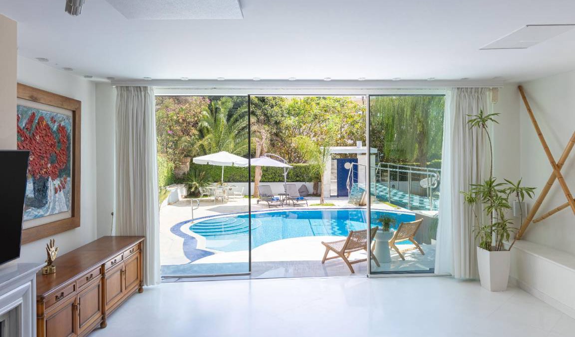 Glyfada House | 500 m² House ∙ 7 bedrooms ∙ 14 guests