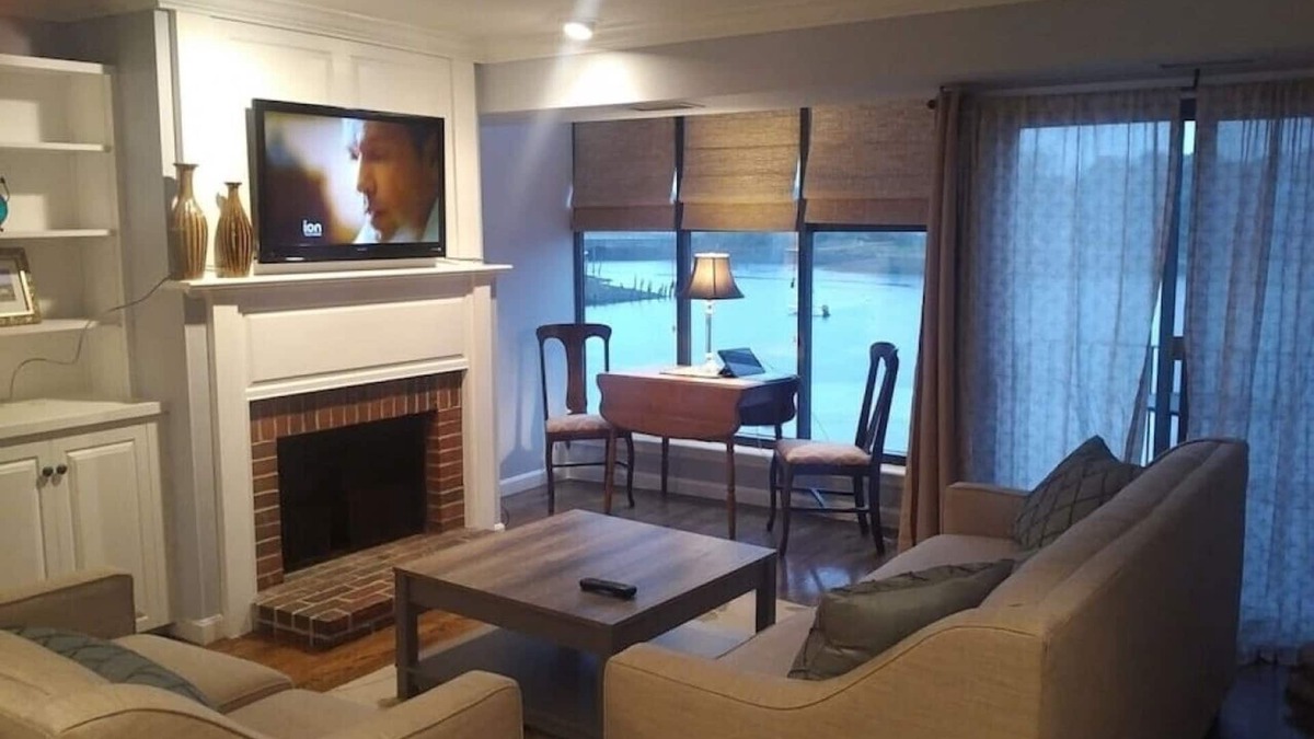 Portsmouth House | 500 market st · Ocean Bay View In Town Fireplace 2 level Townhouse