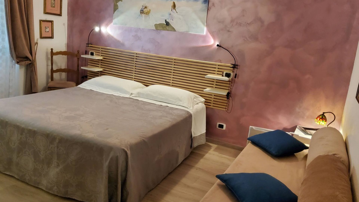 Quartiere XXXIV Lido di Ostia Levante House | 500 mt from the sea 50 meters from the railway station rooms with all comforts