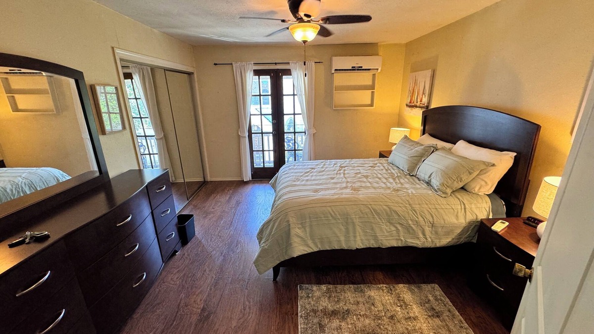Faubourg Delassize Condo | 500 per night Super Bowl apartment New Orleans Garden District