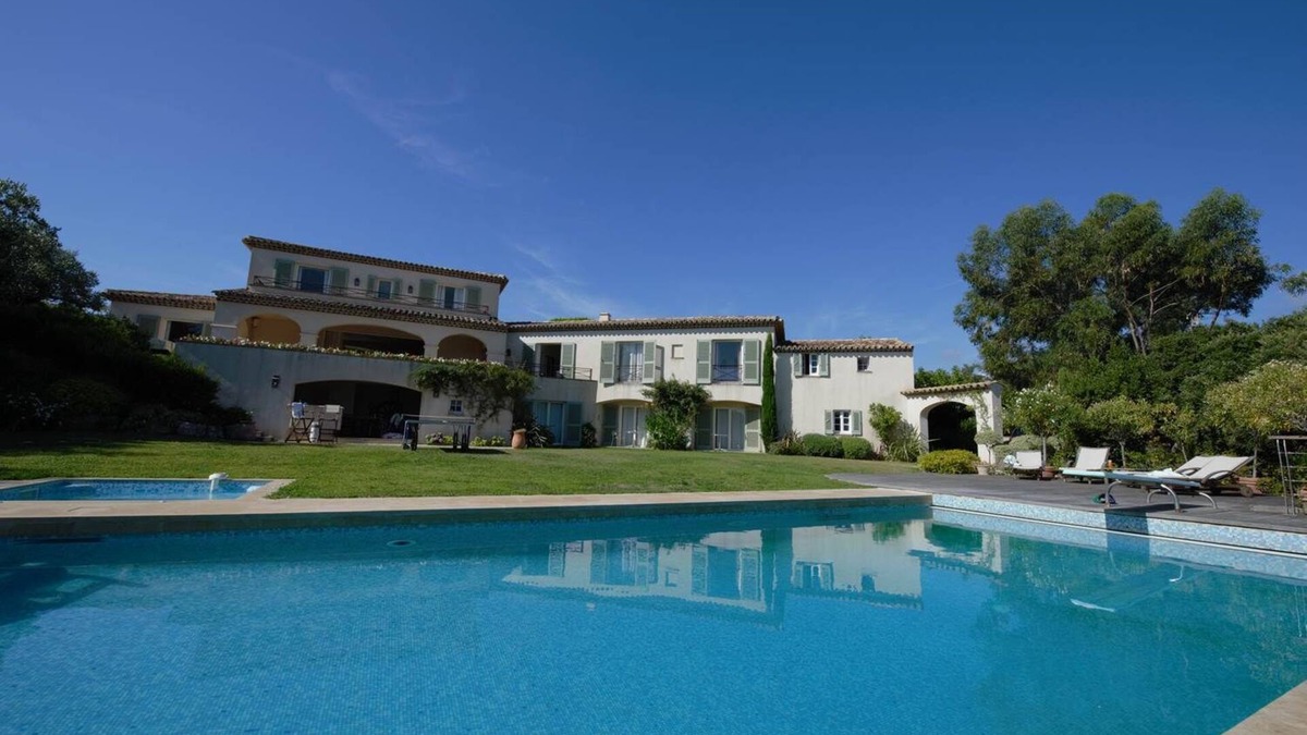 Plage de la Garonnette House | 500m from sea, private tennis, pool and spa, open views, 4 acres, AC, 14 people