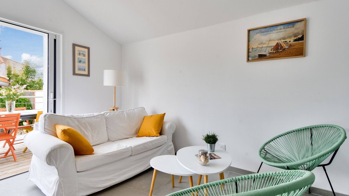 Barbatre Ski Chalet | 500m from the beach - House 6 adults & 1 child