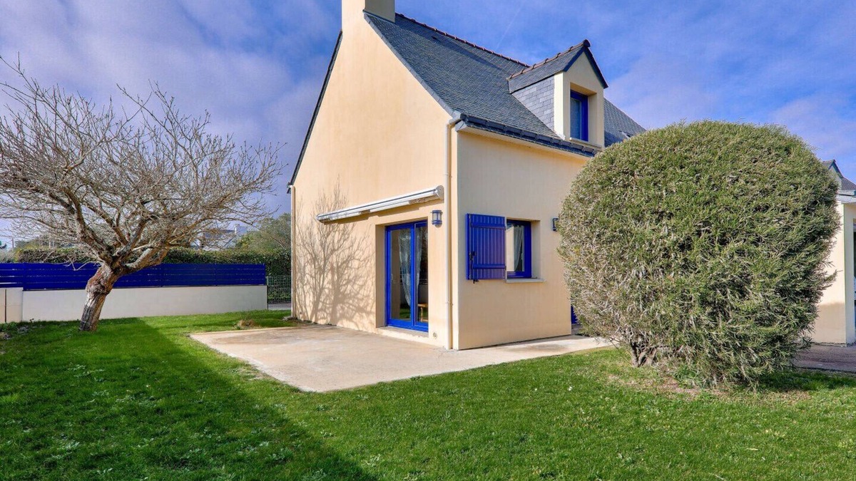 Penvins Ski Chalet | 500m from the beach, house for 6 with garden