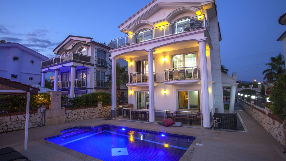 Fethiye City Center Villa | 500m to beach, pool table, table tennis very private villa.