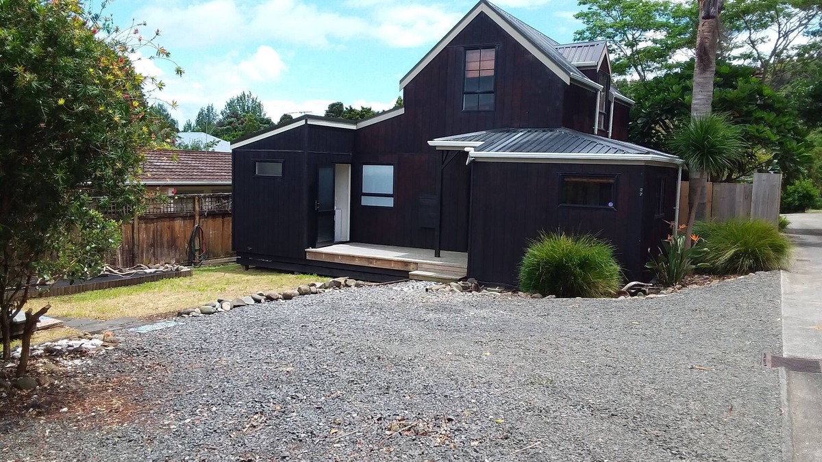 Coromandel House | 500m to Town/Deck/WiFi/Chromecast/BBQ/Dog Friendly