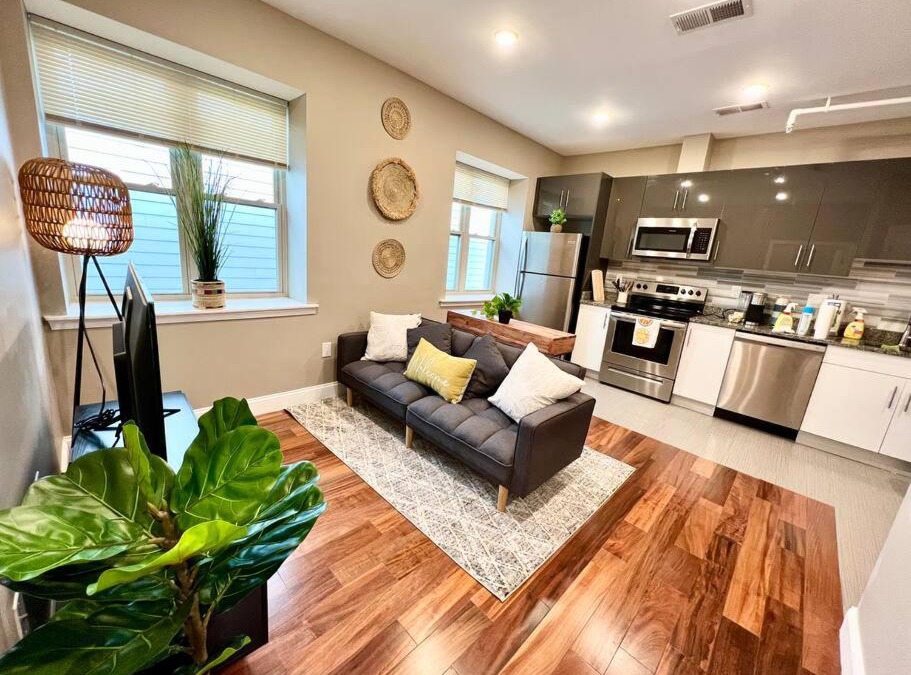 Logan Square Apartment | 501 Cozy and Comfy 1BR apartment in center city