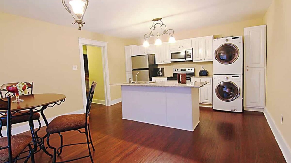 Florence Apartment | 501#D - Right Downtown with Balcony/Full Kitchen!