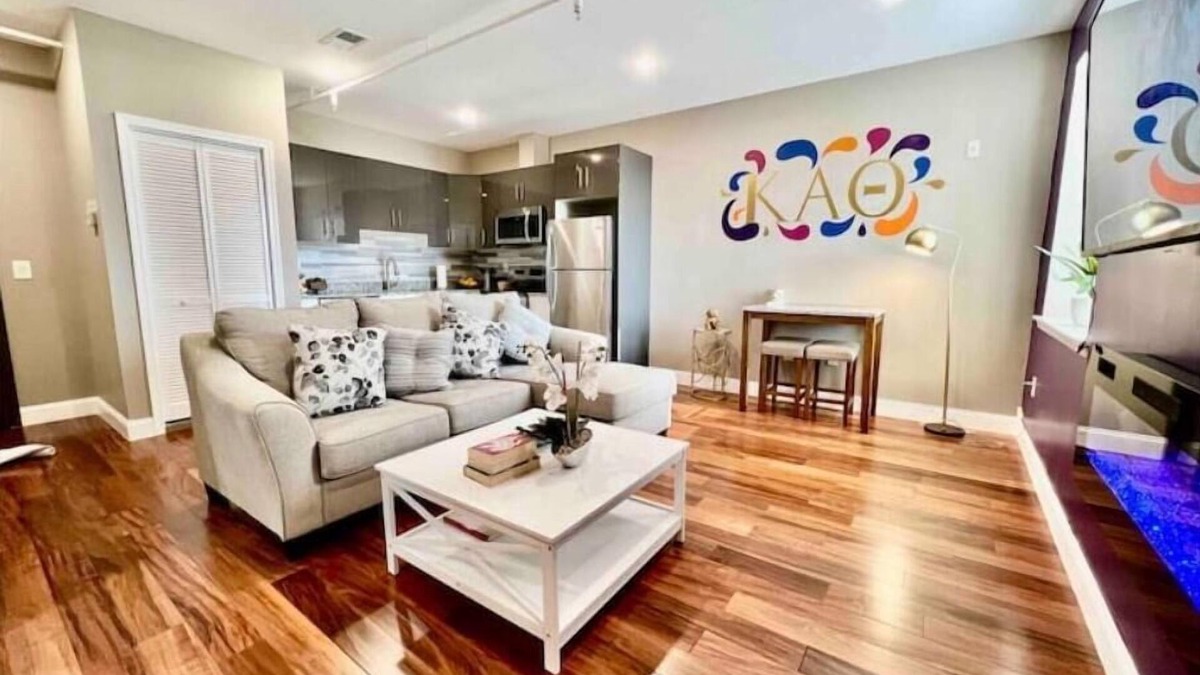 Logan Square Apartment | 504 Luexy 1BDR apt in center city